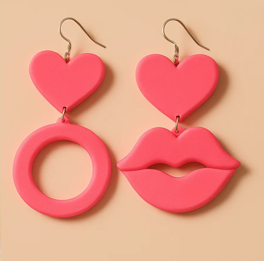 Heart dangle earrings with lips and circles in pink