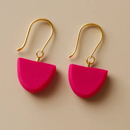 Magenta earrings in sculptural half-circle shape with gold hooks